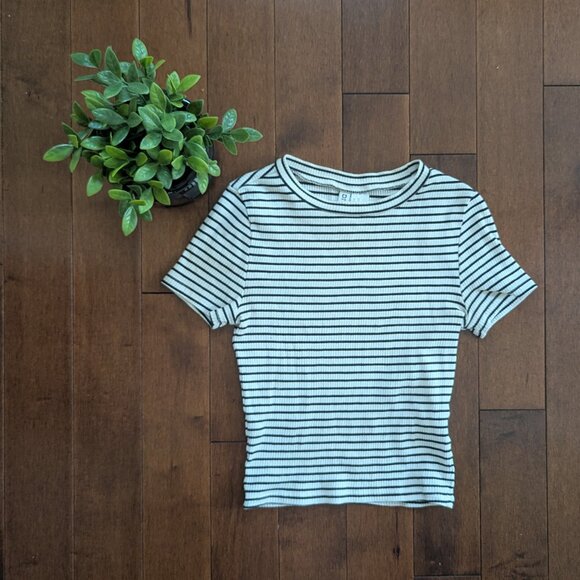 3/$20 H&M RIBBED STRIPE BASIC CROP TOP - Picture 1 of 2